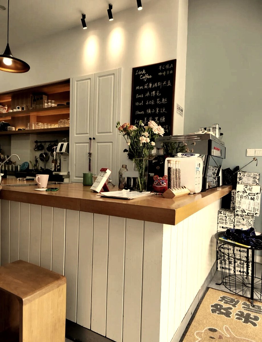 DelilahEdiqjp's tweet photo. [En el nuevo café local, hoy probamos un nuevo té de manzanilla, pero el servicio que ofrecen es tan lento que nos ha hecho esperar muchísimo tiempo, ni siquiera el camarero nos ha saludado correctamente al llegar!]， https://t.co/57nVgBf1Z5