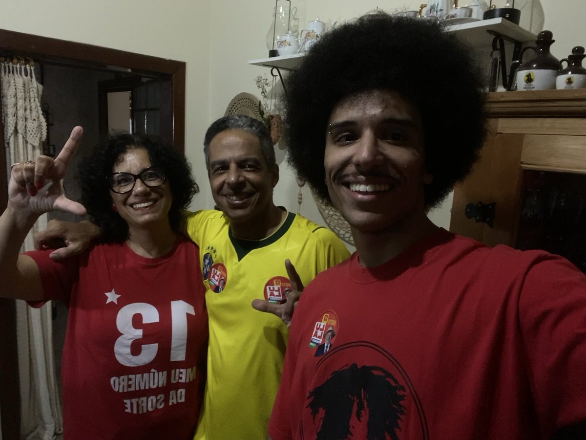 anssiolitico's tweet photo. o voto é secreto mas eu nasci preto e filho de professor https://t.co/rDcZdUoxG6