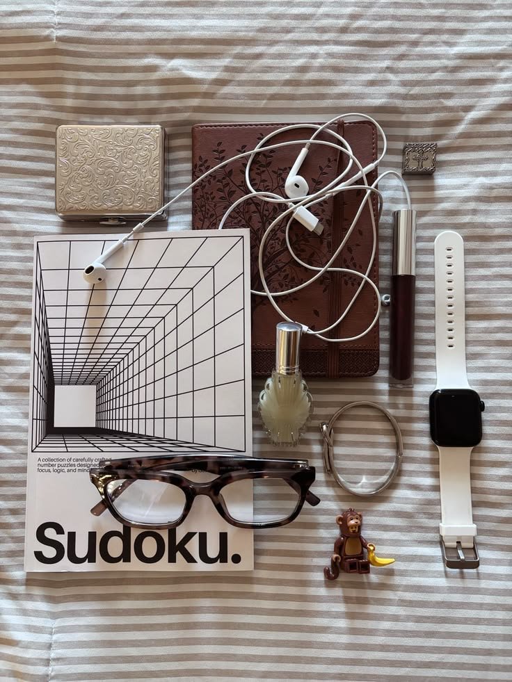 Aurielle007s's tweet photo. School bag essentials ✨ https://t.co/db7WNy1vSH