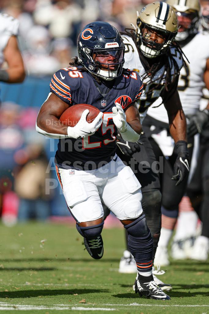 GameDatedCubs's tweet photo. 🚨Another Game Dated Bears Takeover🚨

Bears Win!

Let's take a look at today's player of the game Kyle Monangai and his 2026 Topps Flagship base card, #
33.

On October 19, 2025, Monangai rushed for 81 yards and a touchdown and caught 2 passes for another 13 yards in a 26-14 win over the Saints at Soldier Field.

📸- Kamil Krzaczynski