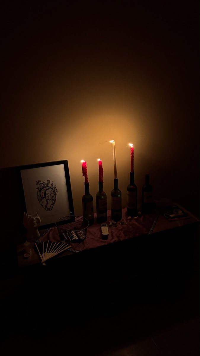 mexicanstardust's tweet photo. Tengo una amiga que arma las partys mas iconic del condado, obvi cada año es con tematica distinta y todos nos comprometemos a armar la vibra. 
Me encanta ser convocada ✨🧛‍♀️ https://t.co/1jJ6OCK294