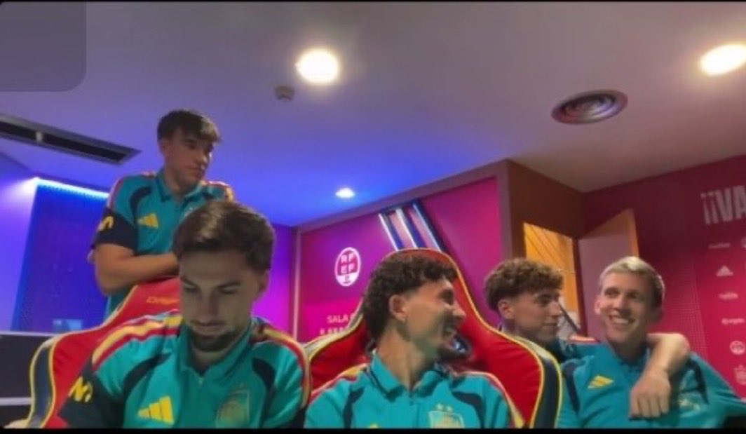 MarioHurtadoRM's tweet photo. La clave de la Selección Española es esta, mirad ese ambiente, envidio no ver esto en el Real Madrid. https://t.co/Qd4TYN1ssP