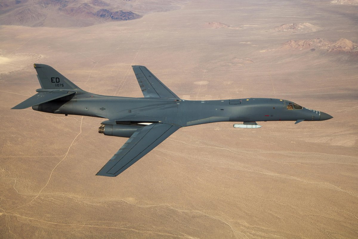 medya3tr's tweet photo. 🔴 ABD, güvenlik endişeleri nedeniyle İngiltere’deki RAF Fairford Üssü’nde konuşlu tüm B-1 bombardıman uçaklarını ülkeye geri çekti.

-WSJ https://t.co/NuLLgg6iIR