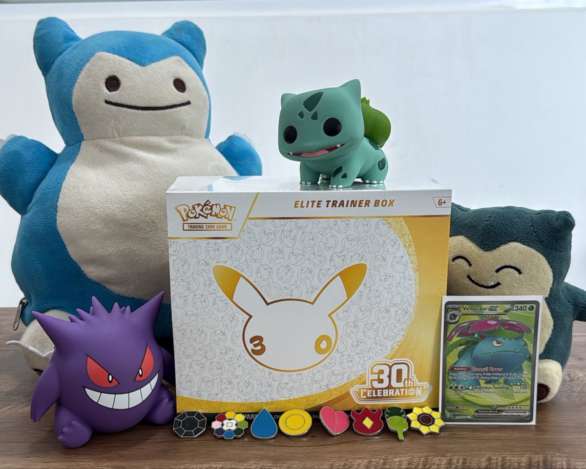 DrT0cin0X's tweet photo. No siento las piernas #Tocineitors 🤩 
¿Y si la dejamos añejar para el 40th aniversario? 

#Pokémon30thanniversary 
#TCGPokémon
#DrTocino https://t.co/pDyQfzyPdw