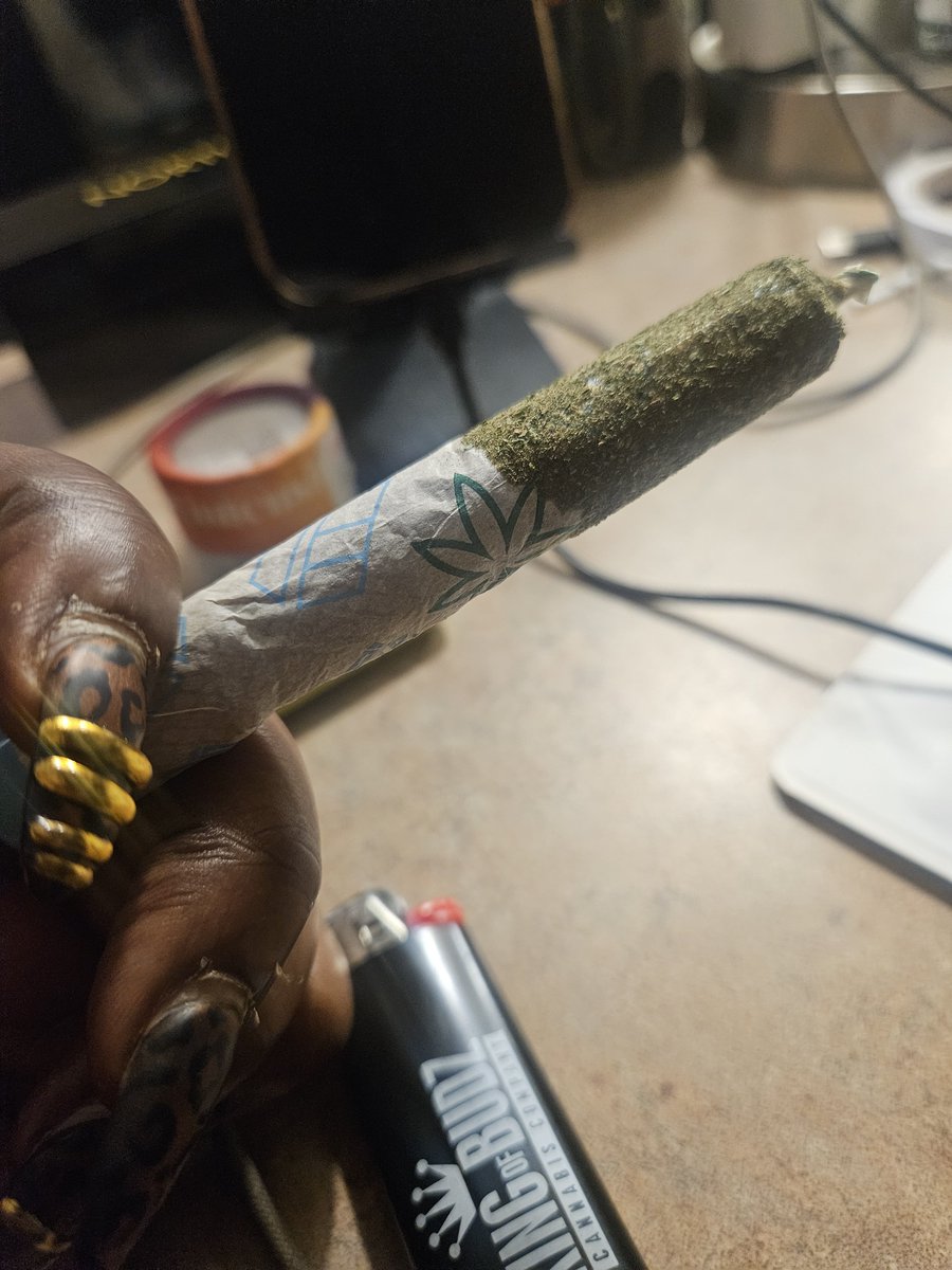 gypsyqueenatl's tweet photo. May not be super pretty but I get the desired results every time!๐๐จ๐จ๐ฉ
3grms of Gogurtz, 1grm rosin, brushed w/Birthday Cake resin and dipped in kief!!! This and football will round my day out perfectly!๐ค
#Pothead
#LegalCannibas #SundayFunday https://t.co/xTsxfzkXp6