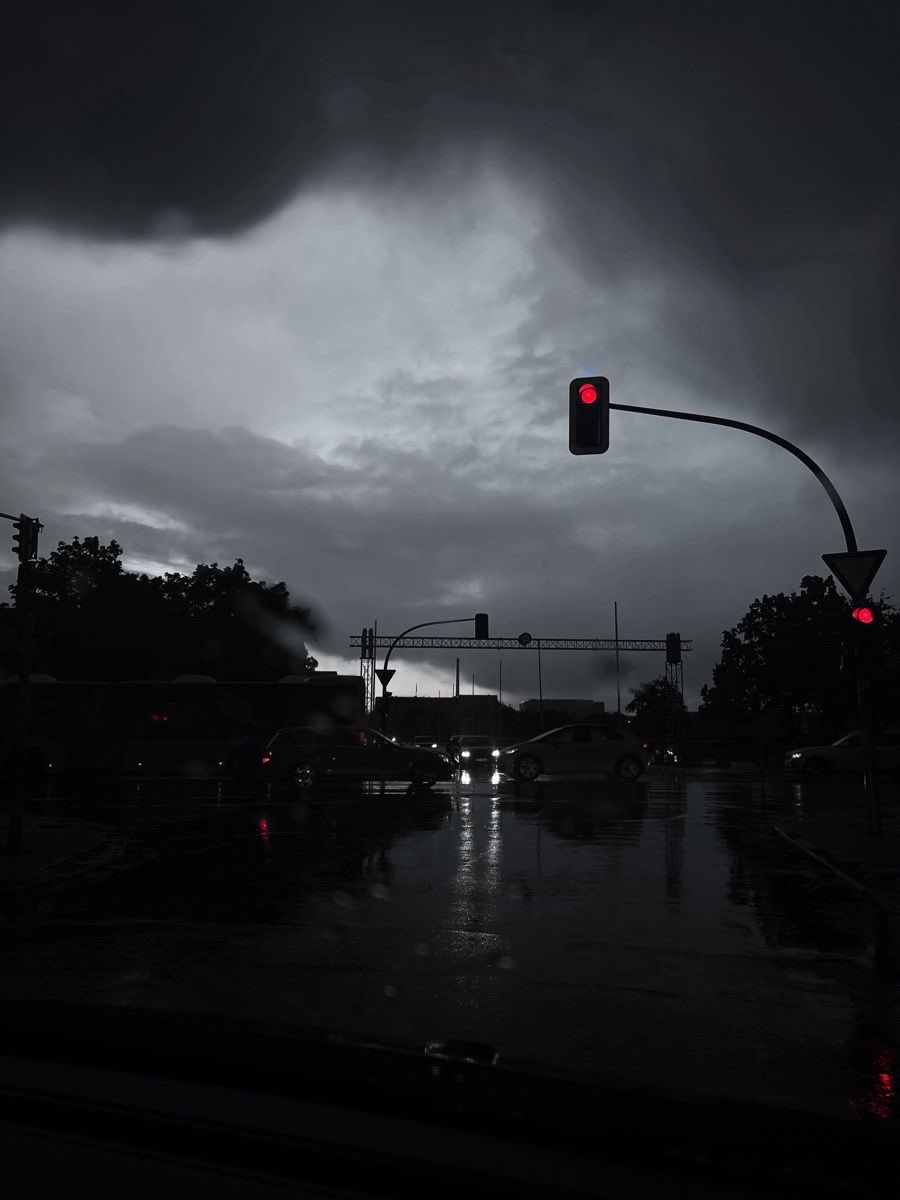 spooky_nature's tweet photo. dark rainy streets https://t.co/qywe4qQnMP