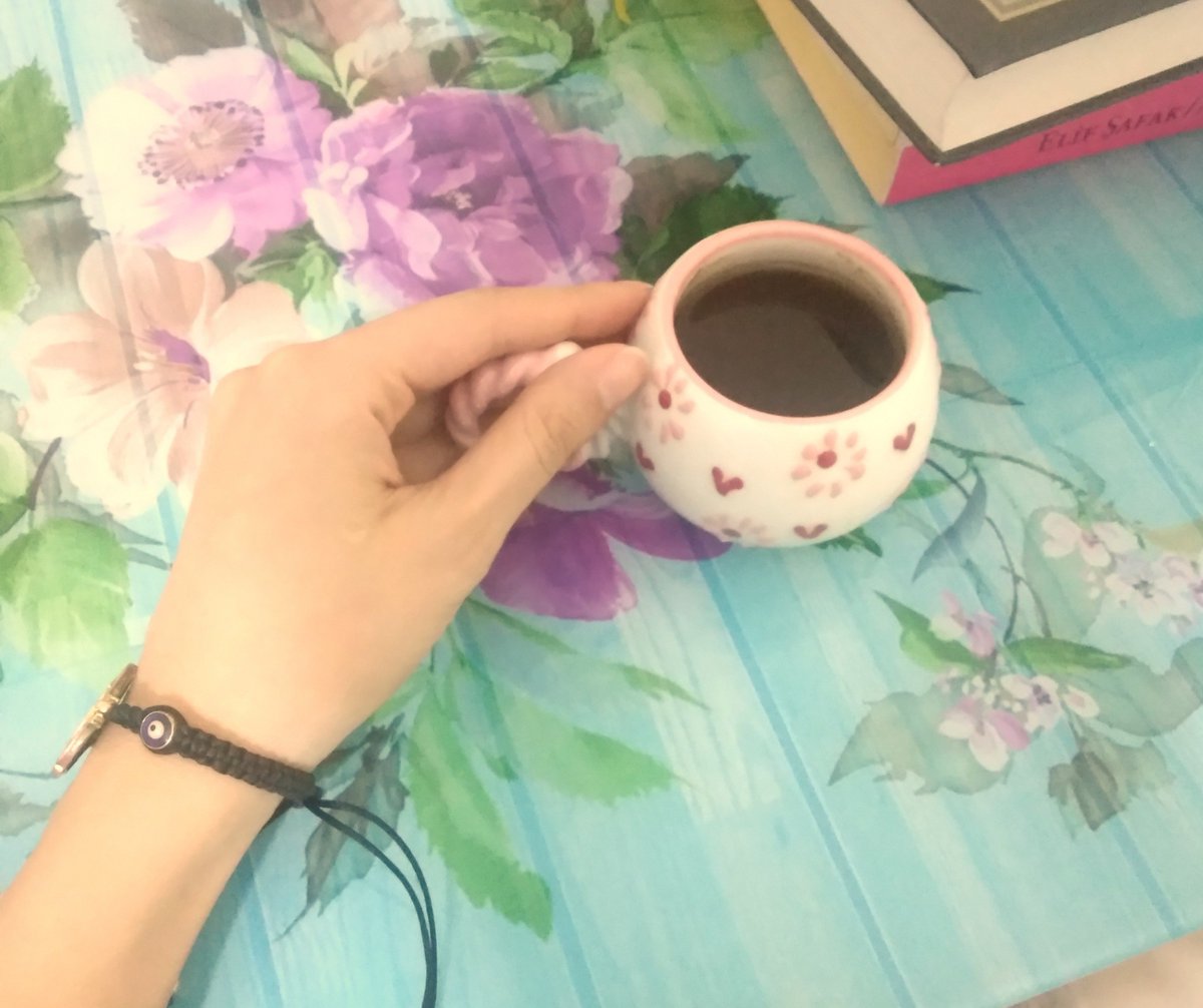 ___zeyno___'s tweet photo. yanlış bir hayalin 
şehrinde kaldım

.. https://t.co/RYefar7UmE