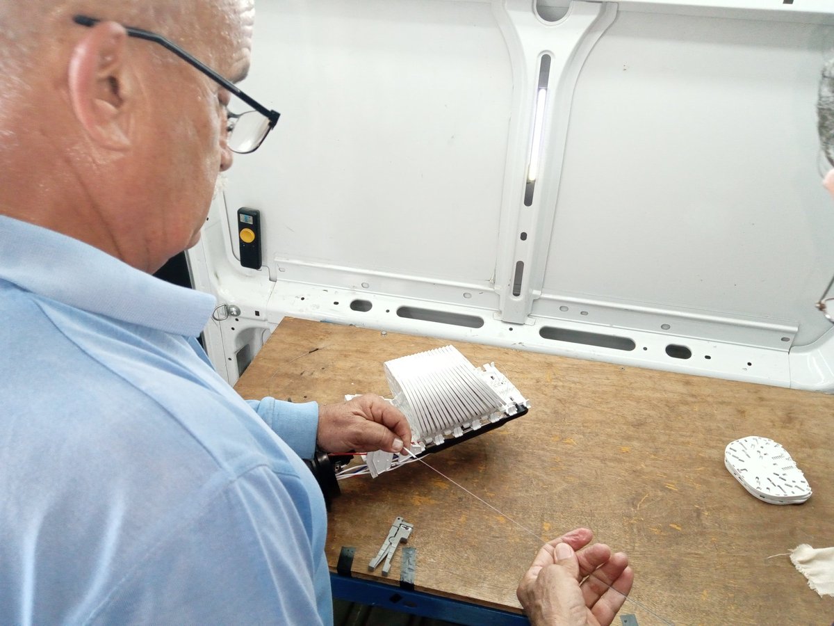 Lgarcial4's tweet photo. Ni el mal tiempo, ni la lejanía, ni las condiciones, ni el largo tiempo, impidieron que los trabajadores de @ETECSA_Cuba #Camagüey con el sentido de la responsabilidad y la motivación por recuperar nuestros servicios, concluyeran con éxito los trabajos en la Fibra Óptica. https://t.co/ApciaqHQdA