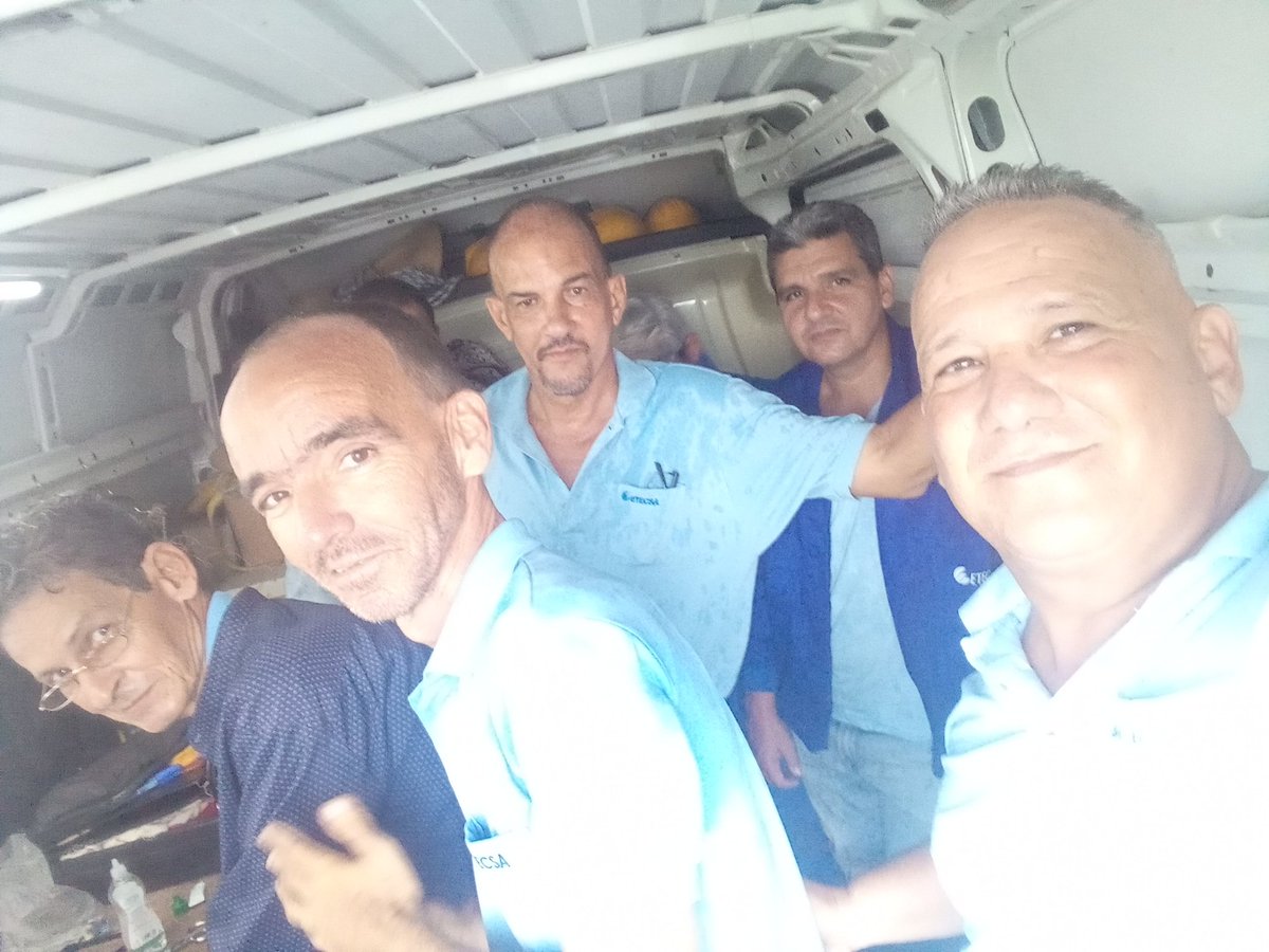 Lgarcial4's tweet photo. Ni el mal tiempo, ni la lejanía, ni las condiciones, ni el largo tiempo, impidieron que los trabajadores de @ETECSA_Cuba #Camagüey con el sentido de la responsabilidad y la motivación por recuperar nuestros servicios, concluyeran con éxito los trabajos en la Fibra Óptica. https://t.co/ApciaqHQdA
