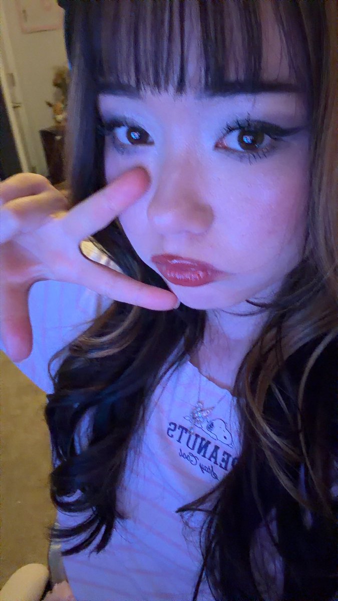 sykogf's tweet photo. FIRST STREAM IN NEW OFFICE https://t.co/AAd21sDBpX
