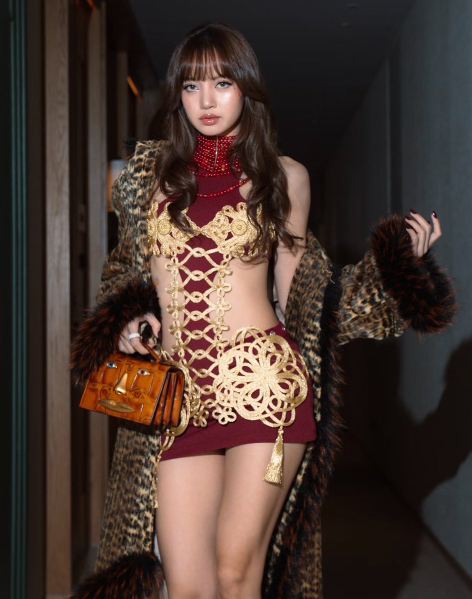 lalisahourIy's tweet photo. the baddest b*tch https://t.co/JtjUTJQ3yS