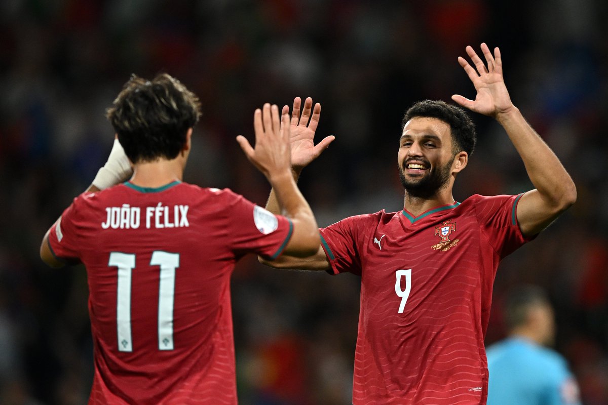 GoalJP_Official's tweet photo. 🇵🇹 ポルトガルが勝利 🇳🇴

ノルウェーに先制を許したポルトガル。

ジョアン・カンセロのスーパーゴールで追いつくと、ゴンサロ・ラモスが決勝点。ネーションズリーグで4連勝を達成した。

ポルトガル 2-1 ノルウェー https://t.co/bYcn0r3hIn