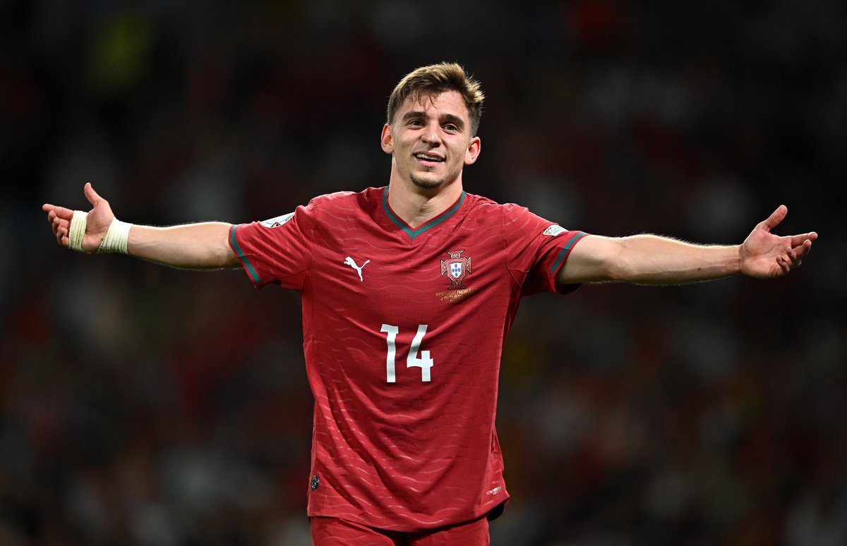 GoalJP_Official's tweet photo. 🇵🇹 ポルトガルが勝利 🇳🇴

ノルウェーに先制を許したポルトガル。

ジョアン・カンセロのスーパーゴールで追いつくと、ゴンサロ・ラモスが決勝点。ネーションズリーグで4連勝を達成した。

ポルトガル 2-1 ノルウェー https://t.co/bYcn0r3hIn