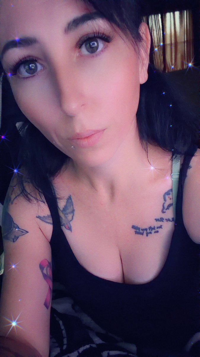 SirenSong886's tweet photo. Thinking of going live on twitch but not sure what I feel like playing https://t.co/RW8u4Nd15F