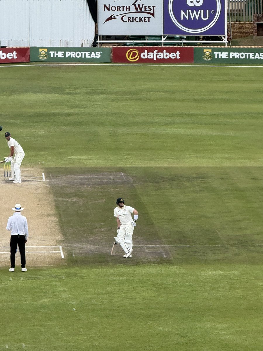 beastieboy07's tweet photo. Most times, Steve Smith’s body language at the non striker’s end is a great reflection of how much he rates the challenge posed by the bowling attack and the pitch conditions https://t.co/PaFuDzE9Ha