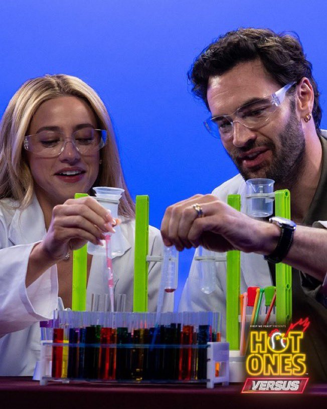 batemanology's tweet photo. CHEMISTRY SO HOT🧪 🔥 that even wings aren’t the hottest thing at that table
#hotonesversus #thelovehypothesis https://t.co/VD13KvDlFt
