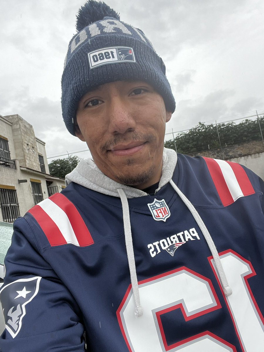 TteDanTaylor14's tweet photo. #NFLEnTelevisa 

Go Pats!!! 

PatsNationQro https://t.co/D6HpFIA5Db