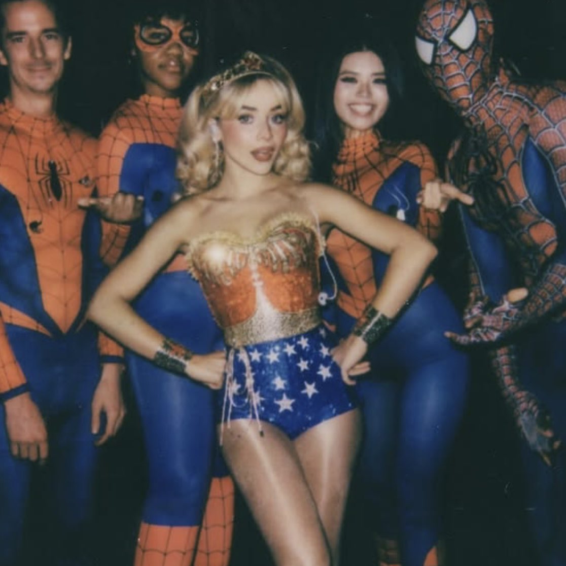 lietolia's tweet photo. fuck anyone who got to experience sab performing as wonder woman 😭😭😭 https://t.co/ipYX1RZ0zT