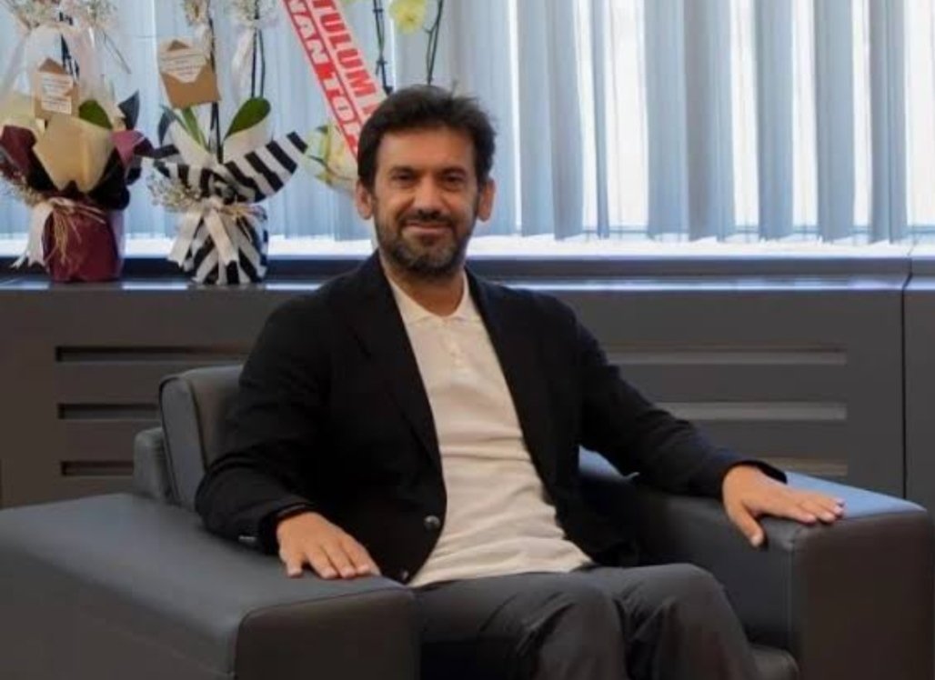 gazetesosyalizm's tweet photo. TEŞHİR EDİYORUZ ! 

İsmi: Batuhan Mumcu

Eşinin halkın cebinden çaldığı paraları gizlemek için yüzlerce gazeteciye ve muhalif hesaba erişim engeli getirerek,

 demokrasiye çıkarları uğruna darbe üstüne darbe yaptı. https://t.co/Y1mg0Q9LVc