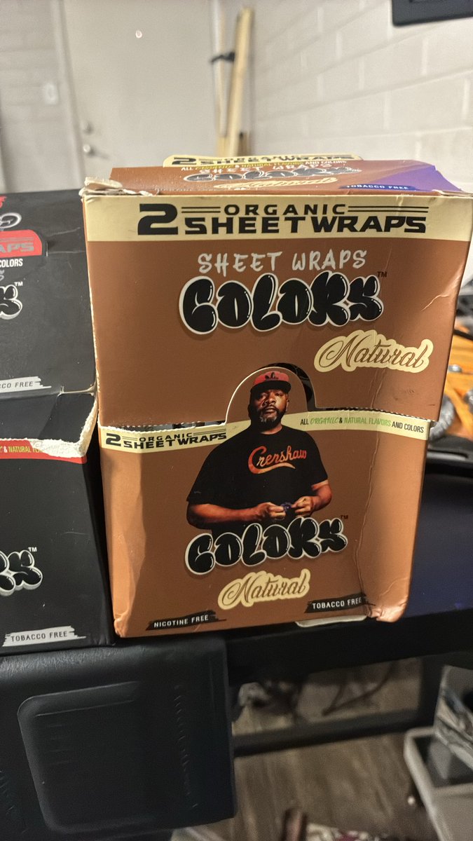 walterm65326880's tweet photo. New boxes of Colorz organic sheet wraps β one One Hundred (black box) and one Natural (gold box). Nicotine free and tobacco free. Each box contains 2 sheet wraps per pack. Selling $15 a box have over 12 boxes #mesa #phoenix #blunt #weed https://t.co/VVmp2CQbou