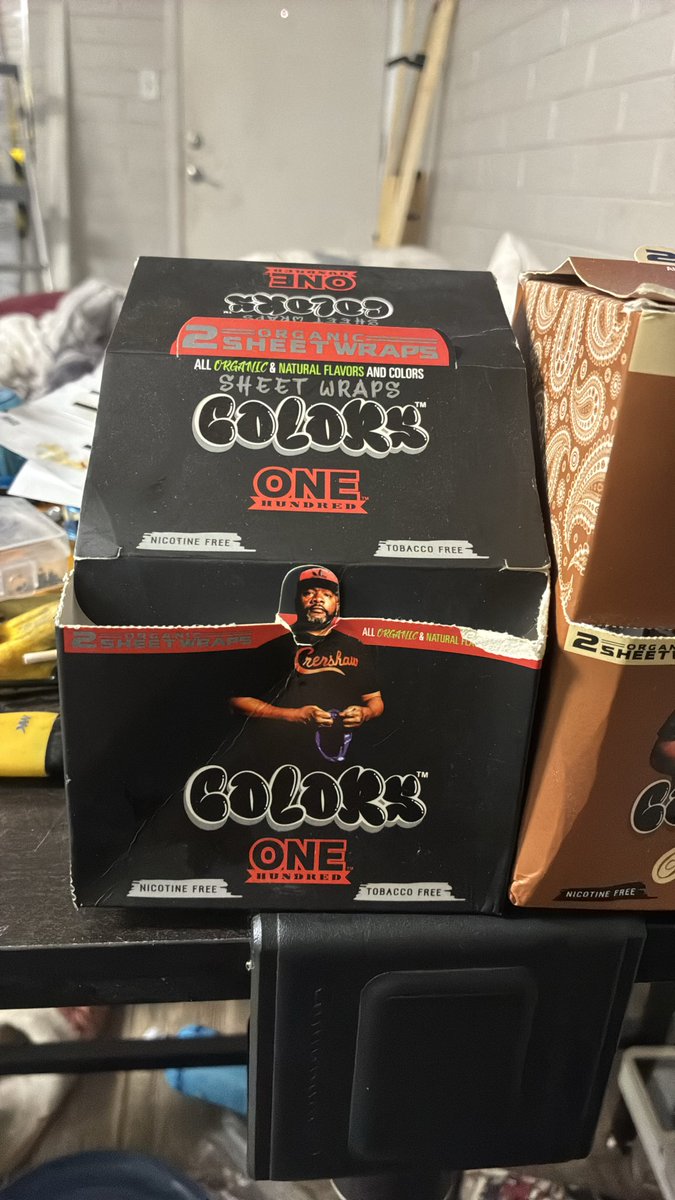 walterm65326880's tweet photo. New boxes of Colorz organic sheet wraps β one One Hundred (black box) and one Natural (gold box). Nicotine free and tobacco free. Each box contains 2 sheet wraps per pack. Selling $15 a box have over 12 boxes #mesa #phoenix #blunt #weed https://t.co/VVmp2CQbou