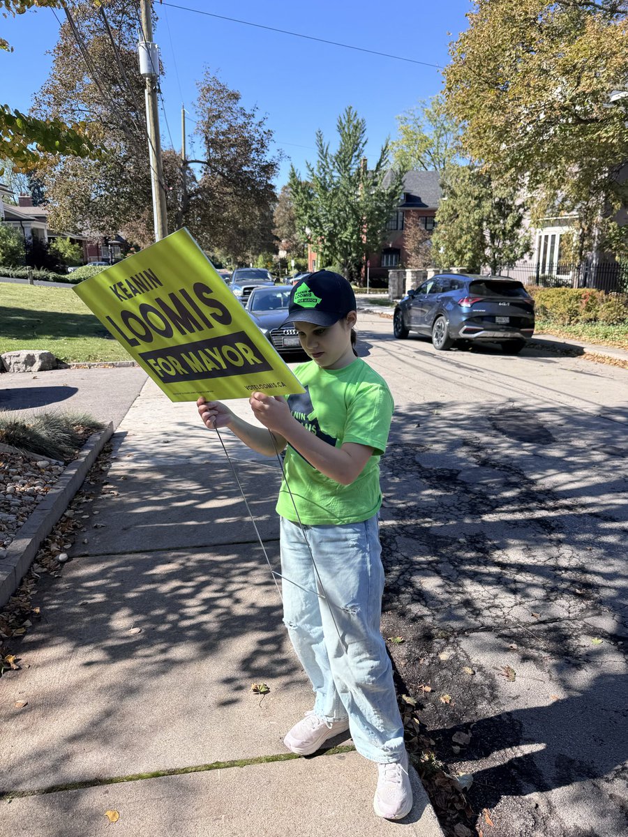 voteloomis's tweet photo. The Loomis gals on Sunday sign duty!🪧💚💙

Thanks to everyone who has requested a sign so far! We’re out every day delivering signs &amp; working hard to keep up with the growing demand.

Want to join your neighbours? Secure your lawn sign at https://t.co/187oAvlbKr

#HamOnt https://t.co/NWCkaPkj9O