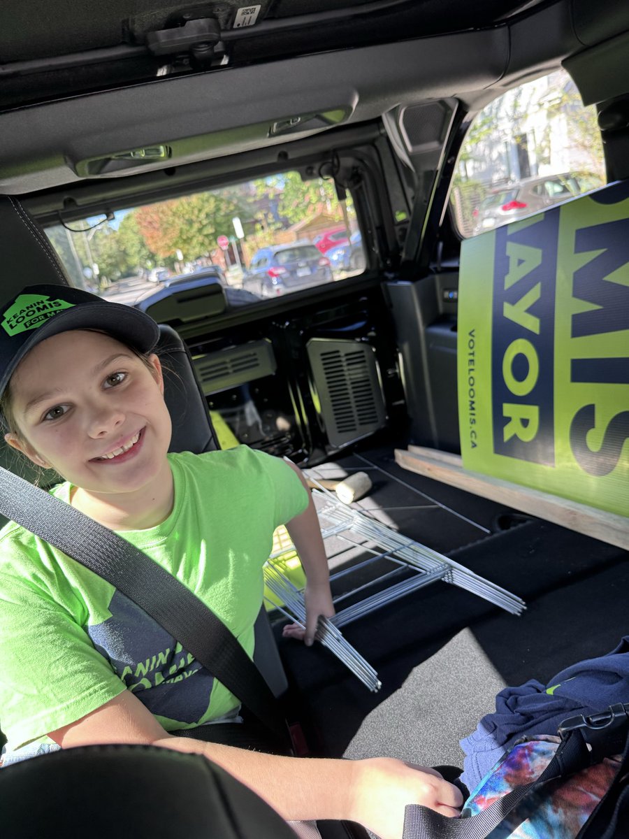 voteloomis's tweet photo. The Loomis gals on Sunday sign duty!🪧💚💙

Thanks to everyone who has requested a sign so far! We’re out every day delivering signs &amp; working hard to keep up with the growing demand.

Want to join your neighbours? Secure your lawn sign at https://t.co/187oAvlbKr

#HamOnt https://t.co/NWCkaPkj9O