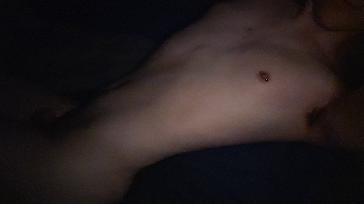 mouunlite's tweet photo. all i do are xans and bong and porn and penis and video games https://t.co/YB4pzxupP5