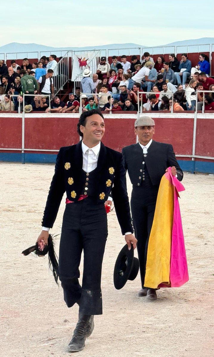 7TOROS7's tweet photo. DARRO (GRANADA) | FESTIVAL.

👉Importante actuación de @alfonsolivasoto (Oreja y dos orejas y rabo) en el festejo celebrado hoy 4 de octubre.
Reses de La Condesa.
Oliva Soto (Oreja y dos orejas y rabo).
Iván Rejas (Silencio y ovación).
Jesús Cobo (Dos orejas y oreja). https://t.co/uMlNrajSpL