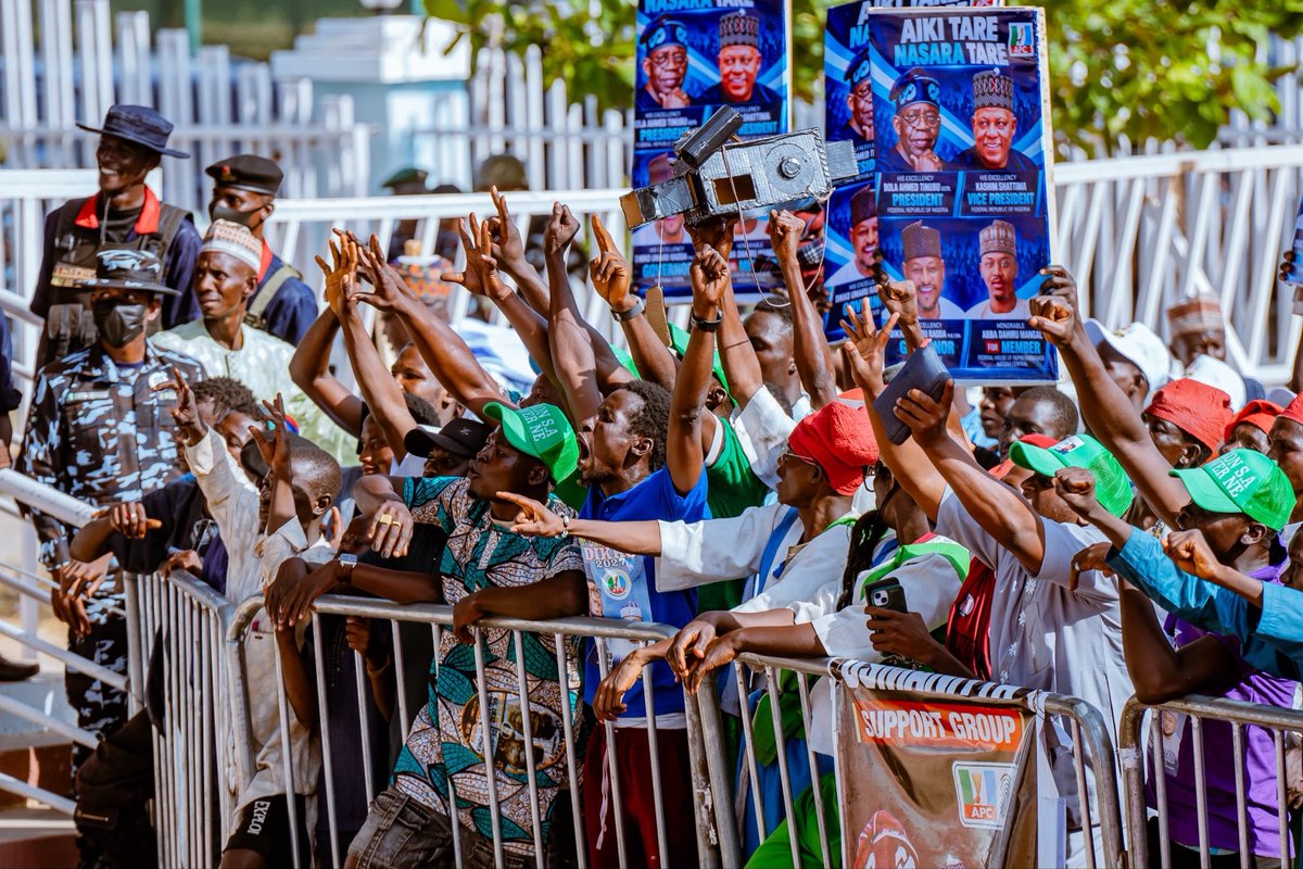 officialSKSM's tweet photo. While in Katsina, Vice President @KashimSM also witnessed the reception of prominent political decampees into the All Progressives Congress (@OfficialAPCNg), led by former Secretary to the Katsina State Government, Dr. Mustapha Inuwa, and other stalwarts, including 8 National Assembly aspirants, 18 State House of Assembly aspirants and several political leaders from opposition parties.