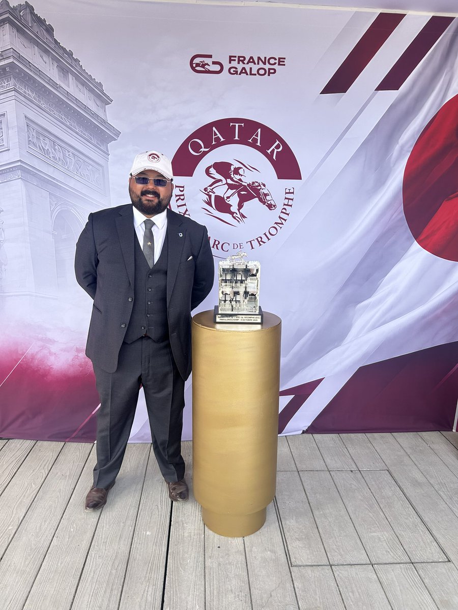 Th3_Budha's tweet photo. Bonjour C’est Budha.
The Grand Prix de L’Arc de Triomphe from the sky! Amazing Race.
Congratulations to x2 Winner Daryz!
A shame for the Japanese again but thank you Admire Terra and Meisho Tabaru for your hard work.
We will be back next year to support Japan again!
Budha Out. https://t.co/yc6bsJDgHo