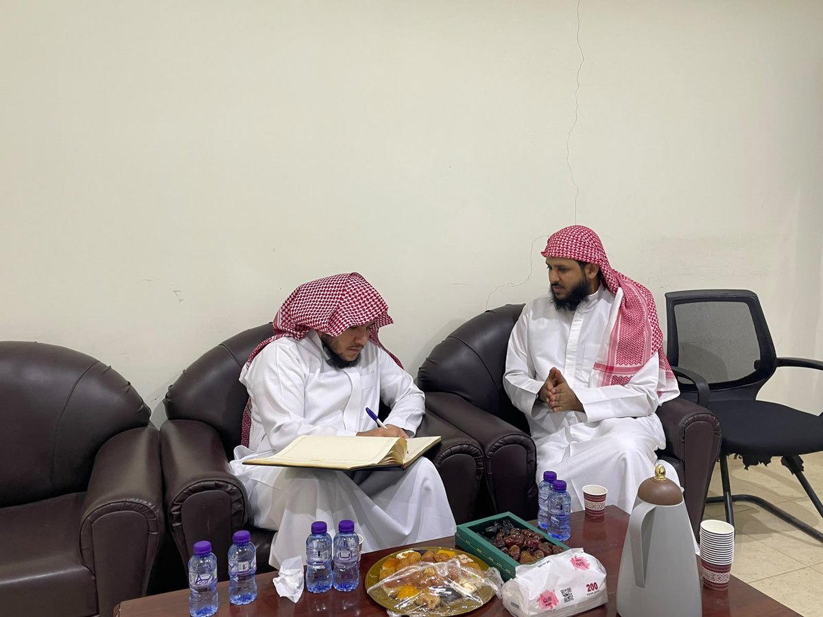 shobhdaawah's tweet photo. زيارة 🤝 ||

على هامش الجولة الدعوية التي أقامتها الجمعية، تشرفنا بزيارة الشيخ محمد بن تركي الشمري لمقر الجمعية ولقائه بأعضاء الجمعية

سعدنا بهذه الزيارة الكريمة، ونسأل الله أن يجزي فضيلته خير الجزاء ويبارك في علمه وعمله

#دعوة_الشعبة
#جمعية_الدعوة_بالشعبة https://t.co/cgdy3L6HnO