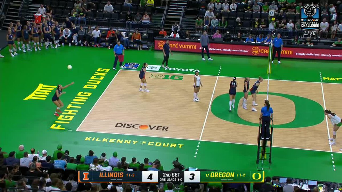 A volleyball match between Illinois and Oregon at Kilkenny Court, with Illinois leading Oregon 4-3 in the 2nd set during the Discover Volleyball Challenge.