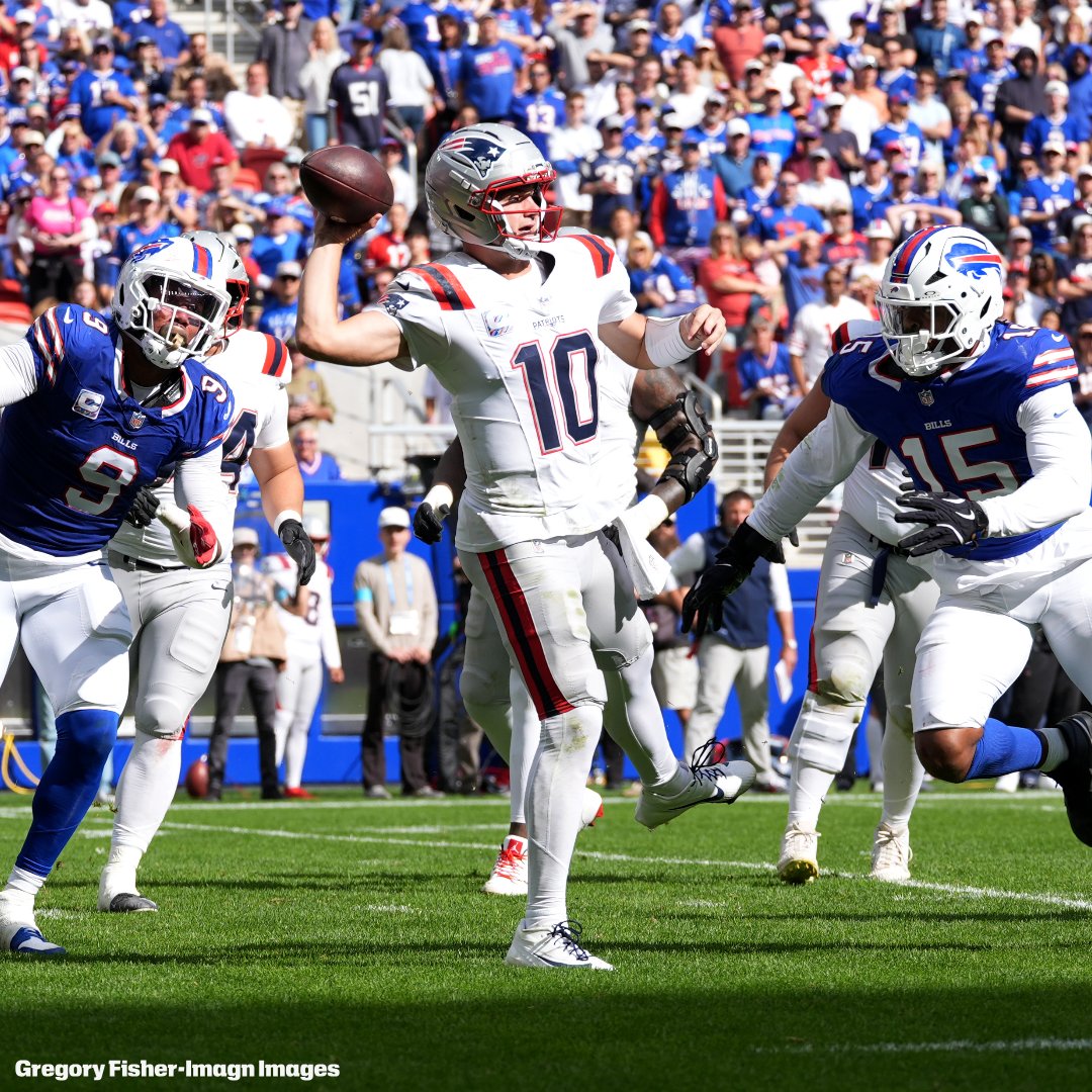 ESPNInsights's tweet photo. Cool under pressure 😎

Drake Maye was pressured a career-high 21 times against the Bills Sunday, completing 50% of his attempts for 76 yards and a TD in those instances.

Entering Week 4, Maye had 0 TD and 3 INT and completed 42% of his passes when under duress. https://t.co/7bij6EqPyf