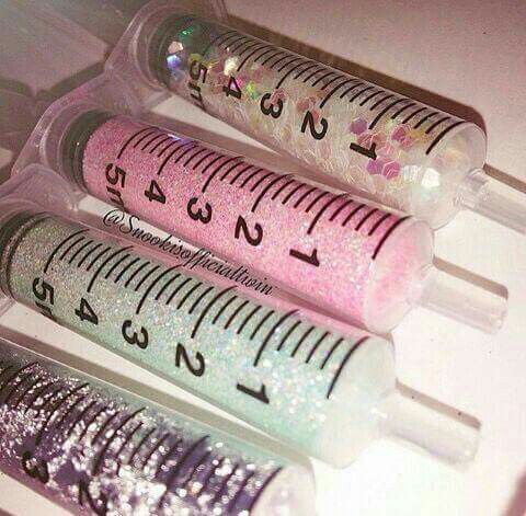judahtwt's tweet photo. when my blood gets drawn it looks like this btw https://t.co/sul1Vr2ML6