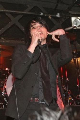torosundae's tweet photo. . perverted he/she/they 2000s gerard save me https://t.co/htpJaFJOdg