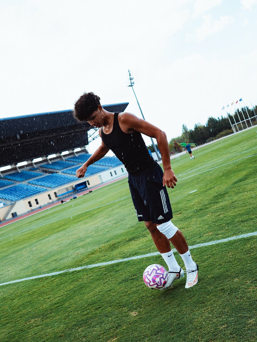 CallHimGoat's tweet photo. كريستيانينهو 🥶🖤 https://t.co/yfwiRyVHWB