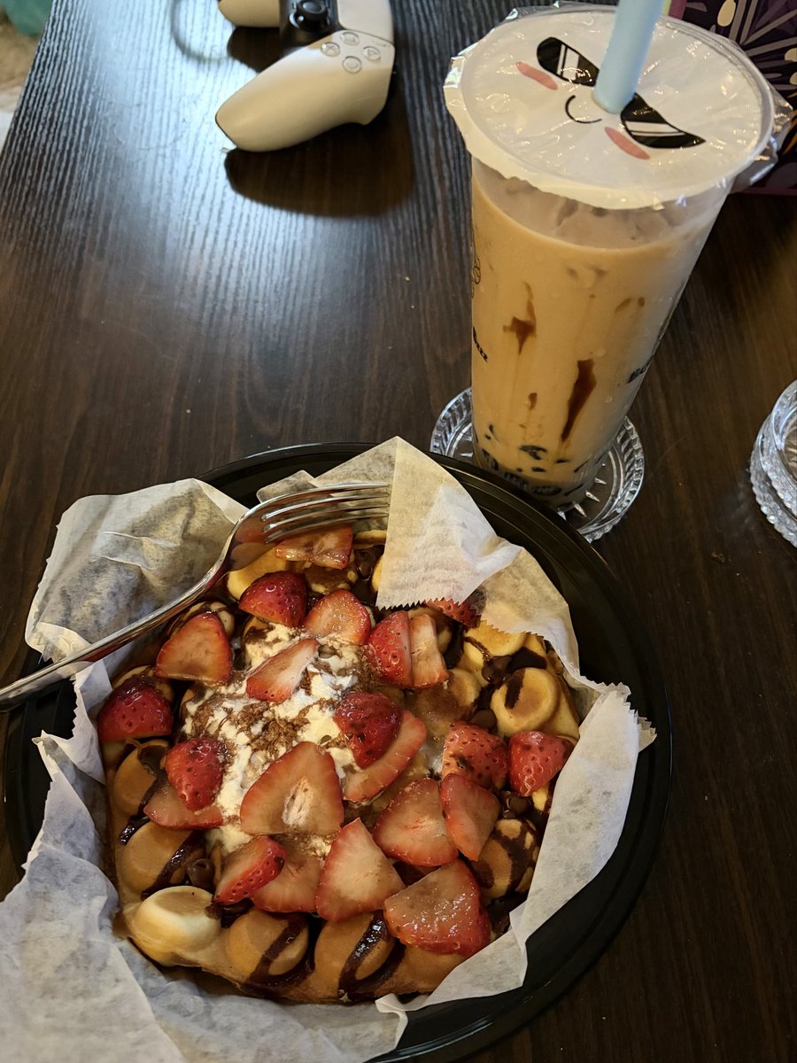 nvareads's tweet photo. got a haircut + boba today 💇🏻‍♀️🧋 https://t.co/CCdI31yZJM