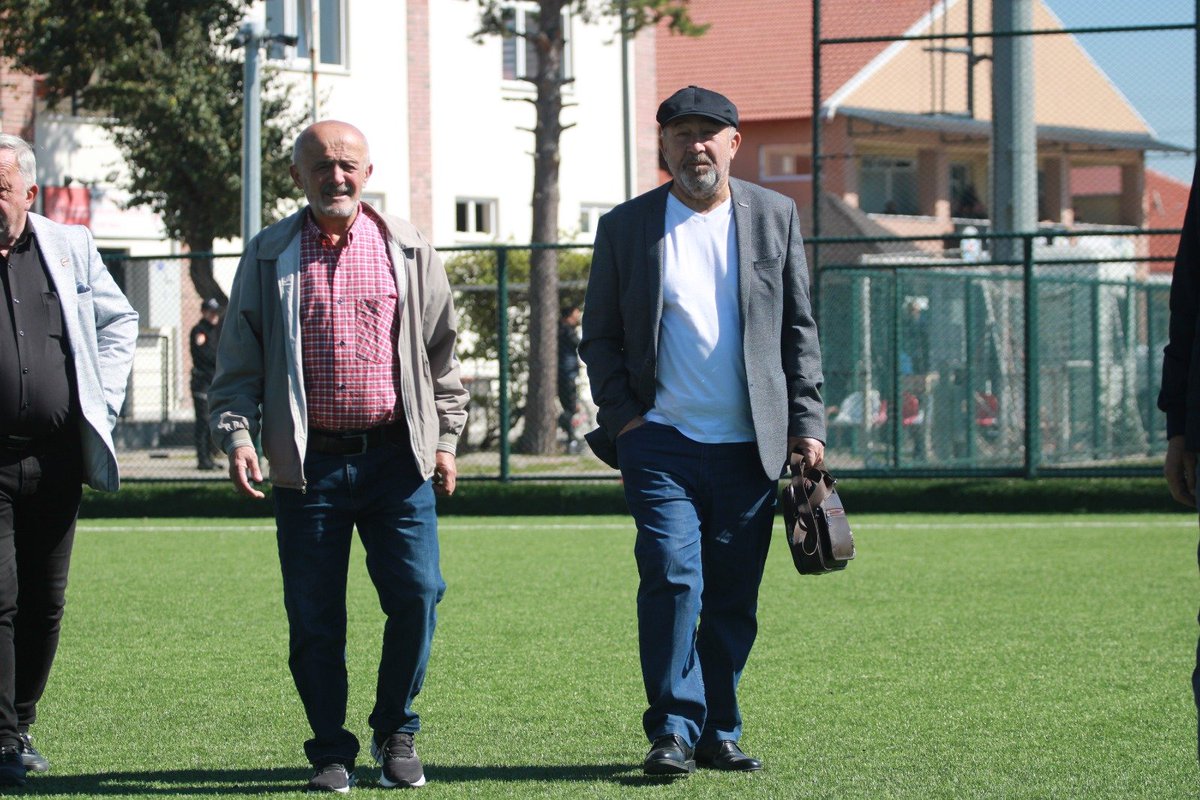 fahrix's tweet photo. Bolu Futbolunun İki Çınarına Ahde Vefa @Cemalet76798214

https://t.co/tfSXZODCZl https://t.co/EZOFNGrW3h