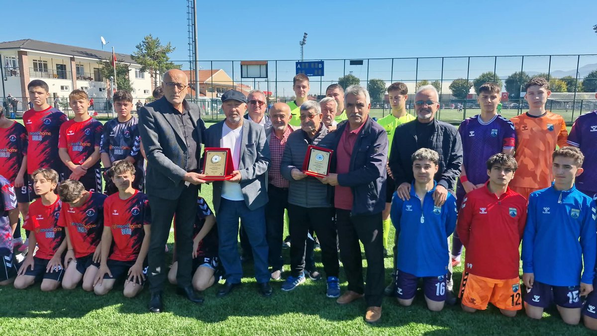 fahrix's tweet photo. Bolu Futbolunun İki Çınarına Ahde Vefa @Cemalet76798214

https://t.co/tfSXZODCZl https://t.co/EZOFNGrW3h