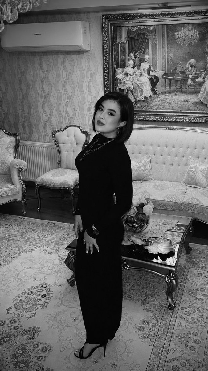 llailinll's tweet photo. یک تبریزی ۱۶۵ سانتی هستم🤏🏻 https://t.co/1ajdcCS3gE