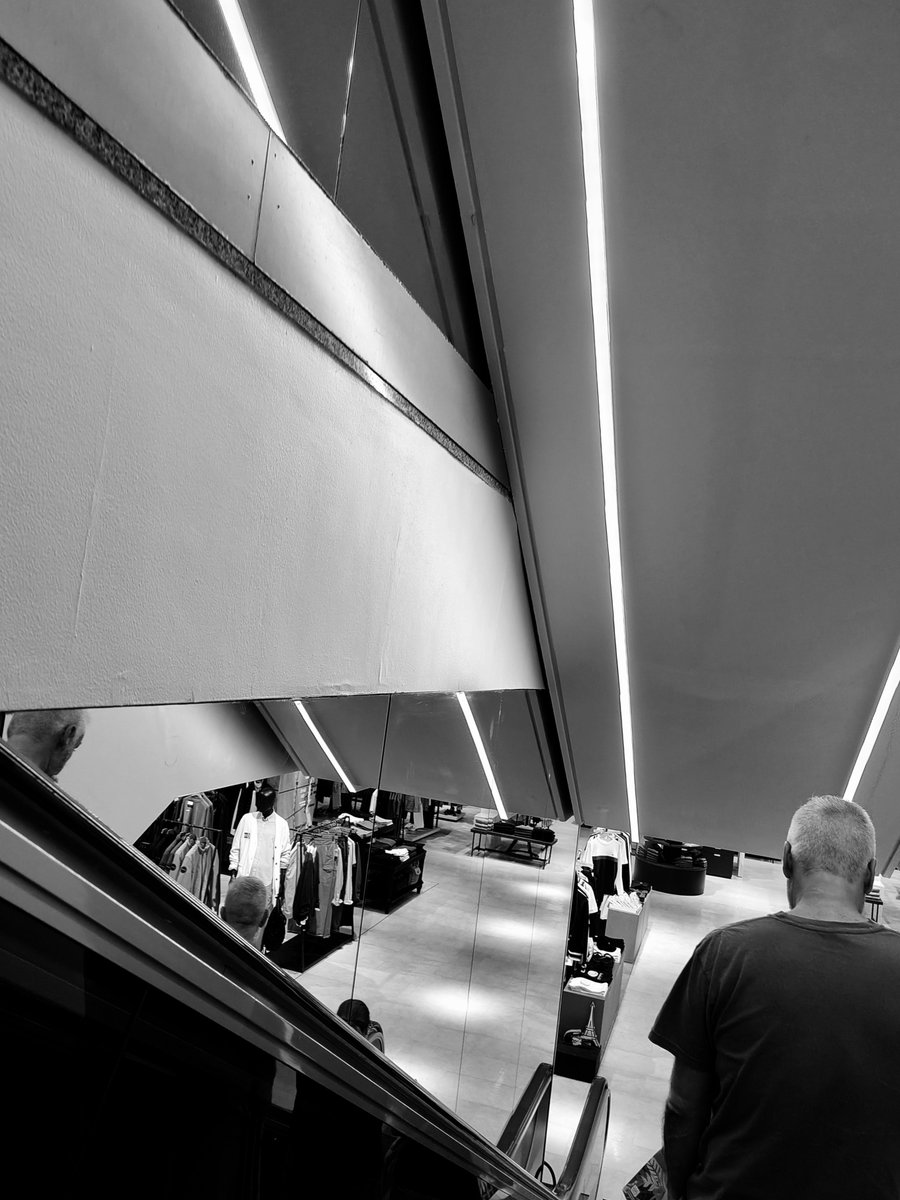 bermaxo09's tweet photo. #fotografiaurbana #urbanshot
#citycenter #cityphotography #city_explore
https://t.co/x6nvStclad https://t.co/cJ9tXvWknj