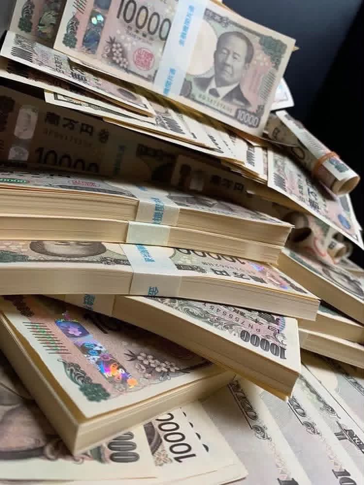 Yunacezv's tweet photo. 生活費これだけあれば3ヶ月は足りる？？

①足りる
②足りない
5百万円 https://t.co/0ojvSHRbaS