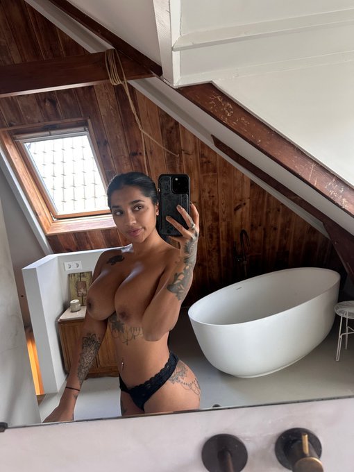 nikebeauty4's tweet photo. Look sexy daddy 💞  https://t.co/0X5qQyT6i3 https://t.co/t5dunUXizb