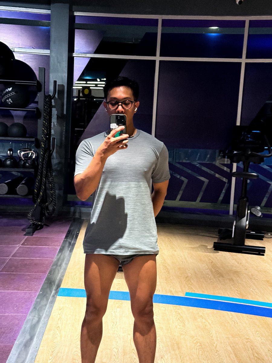 shinboyah's tweet photo. Leg day sunday~ https://t.co/nxgaFDxqFK