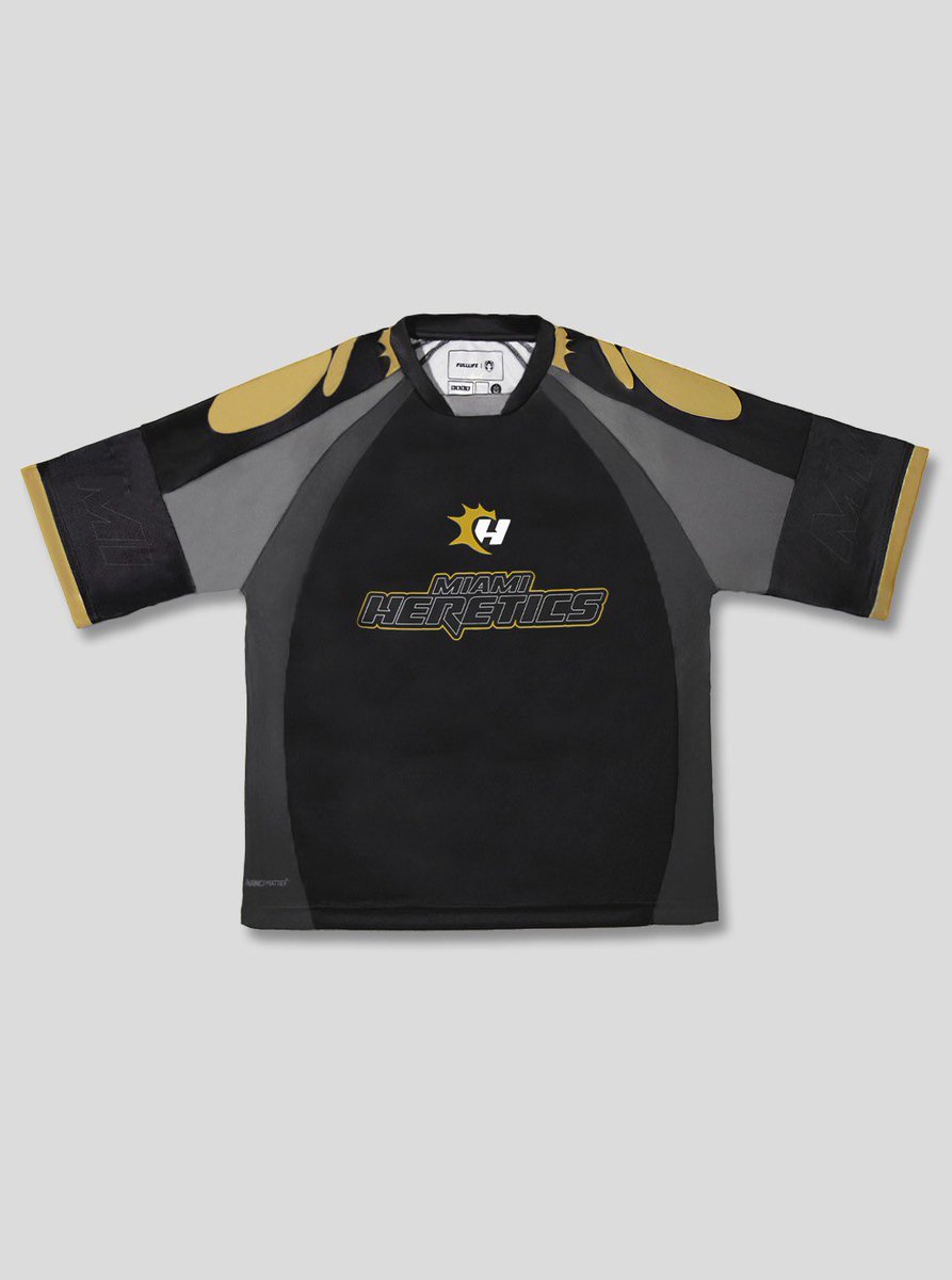 DimsiiFPS's tweet photo. Ordered the Jersey Last Week and I officially ordered the Scarf Today, I got to borrow the Scarf during EWC from one of the heretics guys. Now I will be getting my own!

#THWIN #VamosHeretics https://t.co/JmiNLbNRuY