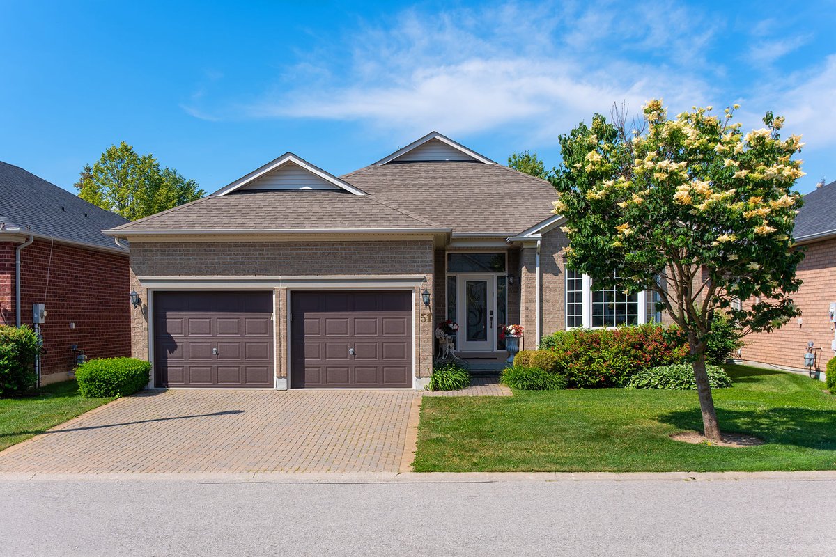 360virtual's tweet photo. This gated "Florida Style" golf resort community offers the 1900+ sq.ft. Augustra model bungalow; the lawn maintenance and snow removal is completely taken care of.

$1,295,000 | MLS N13505174

#BallantraeGolfClub #YorkRegionRealEstate #RealEstatePhotography https://t.co/SnenDuwce2