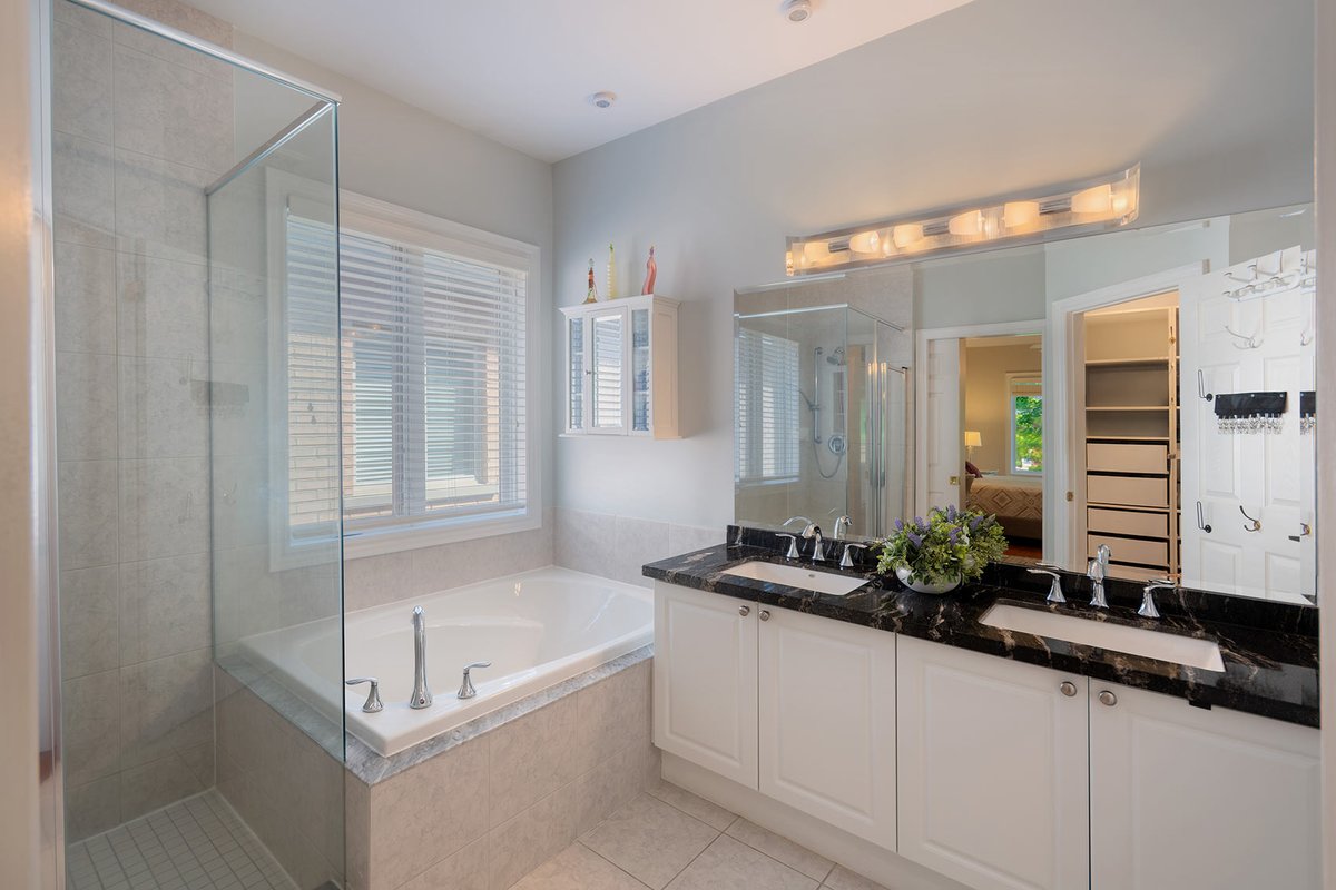 360virtual's tweet photo. This gated "Florida Style" golf resort community offers the 1900+ sq.ft. Augustra model bungalow; the lawn maintenance and snow removal is completely taken care of.

$1,295,000 | MLS N13505174

#BallantraeGolfClub #YorkRegionRealEstate #RealEstatePhotography https://t.co/SnenDuwce2