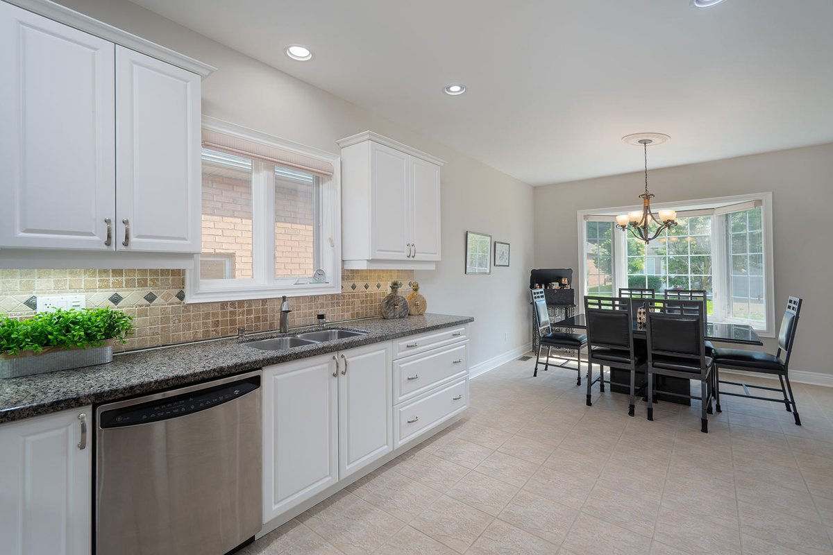 360virtual's tweet photo. This gated "Florida Style" golf resort community offers the 1900+ sq.ft. Augustra model bungalow; the lawn maintenance and snow removal is completely taken care of.

$1,295,000 | MLS N13505174

#BallantraeGolfClub #YorkRegionRealEstate #RealEstatePhotography https://t.co/SnenDuwce2