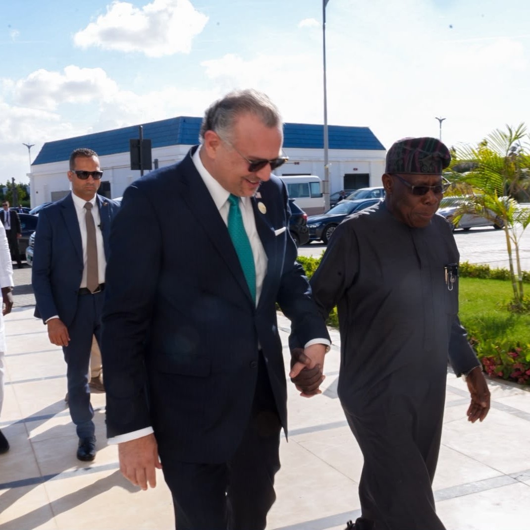 US_SrAdvisorAF's tweet photo. Productive conversation with former Nigerian President Olusegun Obasanjo about his work with the AU to promote peace and stability on the entire continent of Africa. This region cannot sustain another military conflict and humanitarian crisis. Peace is the only path toward sustainable security, economic growth, and prosperity.